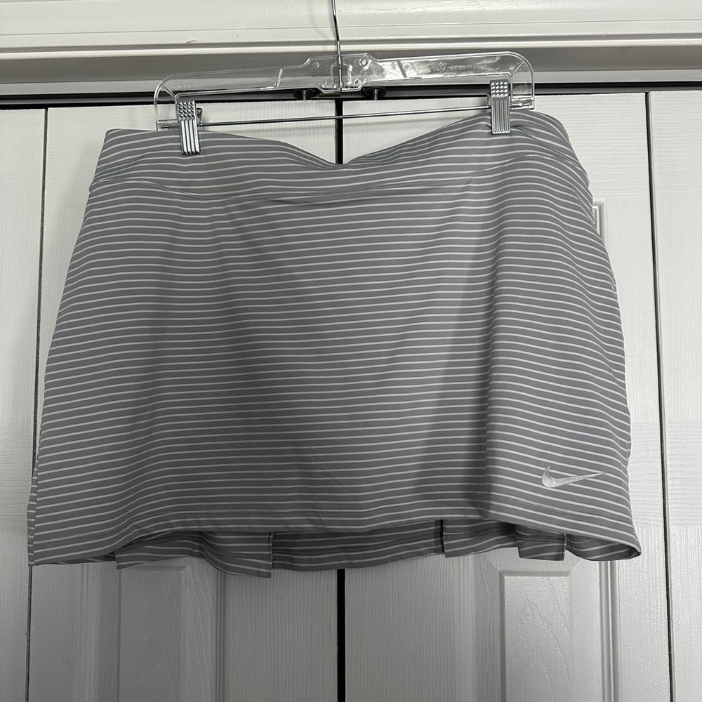Nike Women's Gray Striped Golf Skort